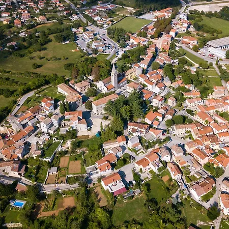 Krizanci By Interhome Zminj