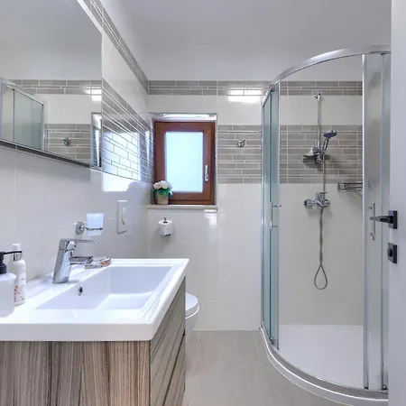 Krizanci By Interhome * Žminj