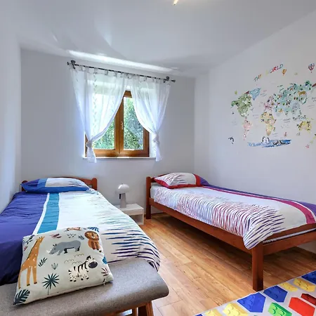 Krizanci By Interhome * Žminj