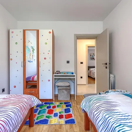 Krizanci By Interhome * Žminj