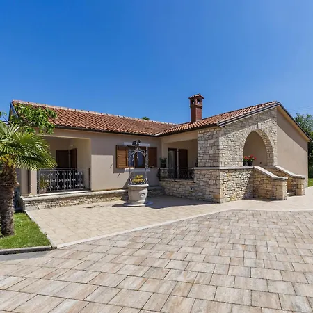 Krizanci By Interhome * Žminj